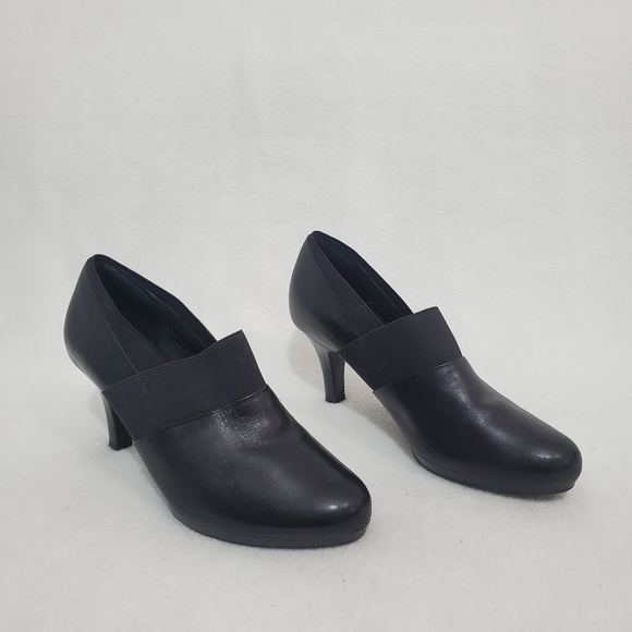 Clarks Artisan Solid Black Leather Heeled Booties - Picture 1 of 7